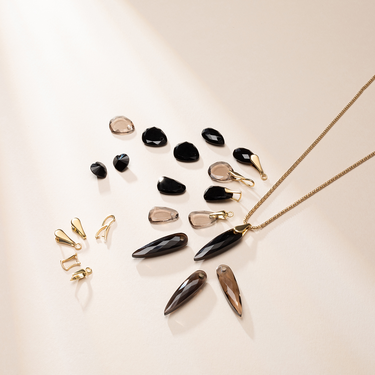 Czarny spinel wisiorek