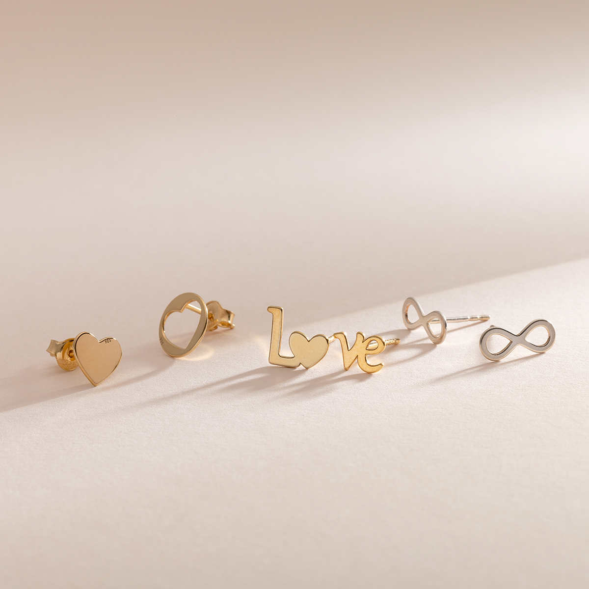 kolczyki znak nieskończoności