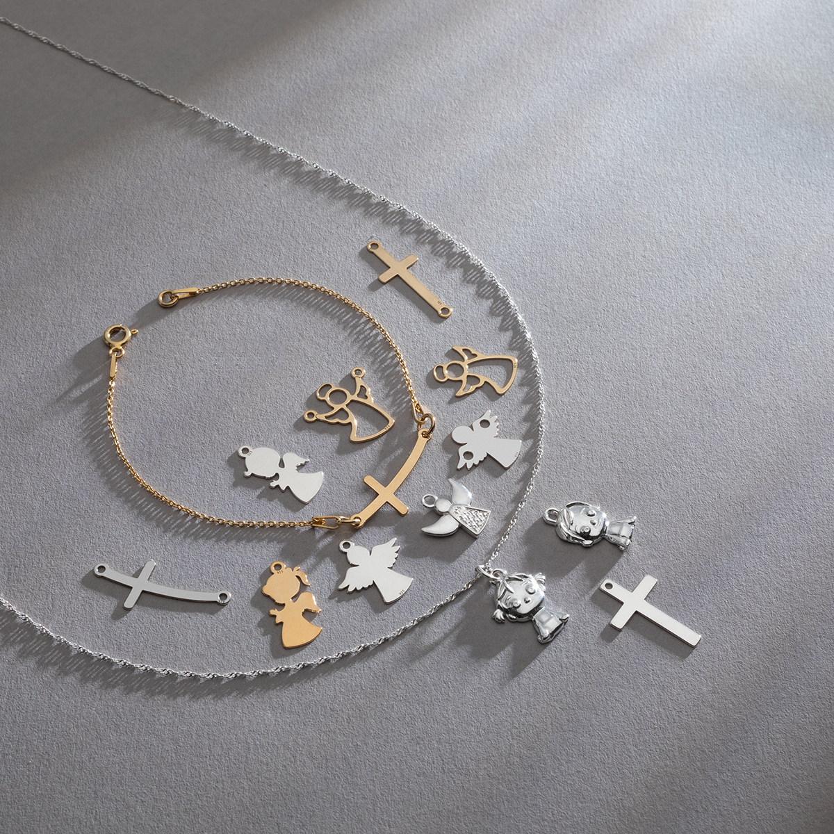 srebrny naszyjnik z krzyżykiem